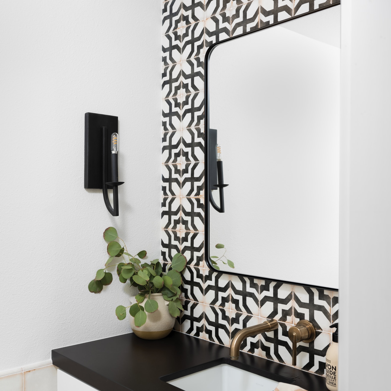 Casablanca 5 x 5 Matte Ceramic Tile in Farissi